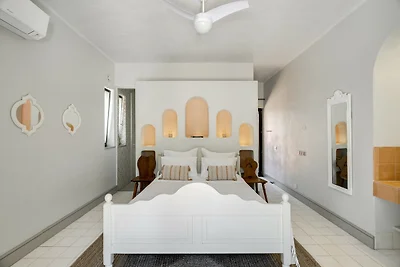 Sunscape Strand Villa by Cadenzalux