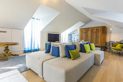 Chiado Rooftop Apartment by CadenzaLux