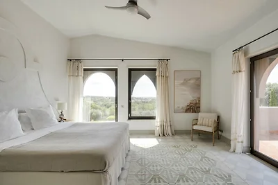 Sunscape Strand Villa by Cadenzalux