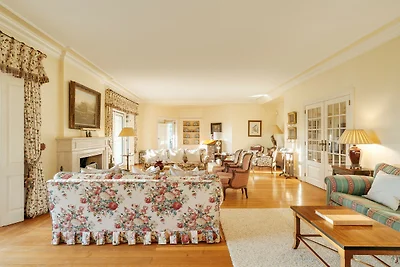 Fairview Villa by Cadenzalux