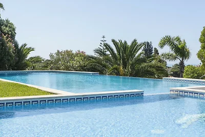 Estoril Queen's Apartment by CadenzaLux