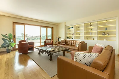 Estoril Queen's Apartment by CadenzaLux