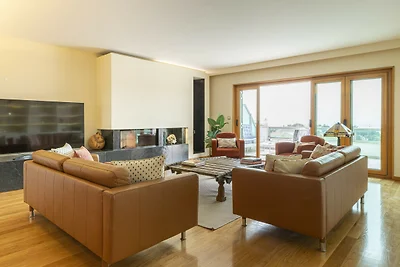 Estoril Queen's Apartment by CadenzaLux