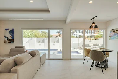 Paraty Villa by Cadenzalux