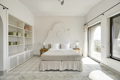 Sunscape Strand Villa by Cadenzalux