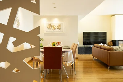 Estoril Queen's Apartment by CadenzaLux