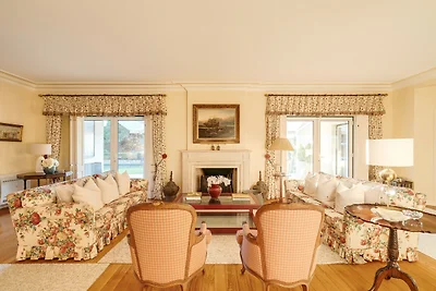 Fairview Villa by Cadenzalux