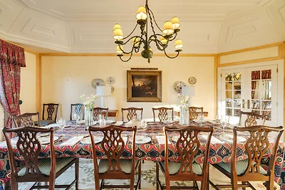 Fairview Villa by Cadenzalux