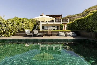 Coastal Charm Chalet by Cadenzalux