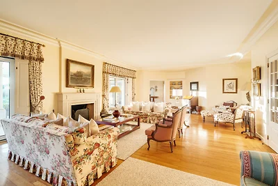 Fairview Villa by Cadenzalux