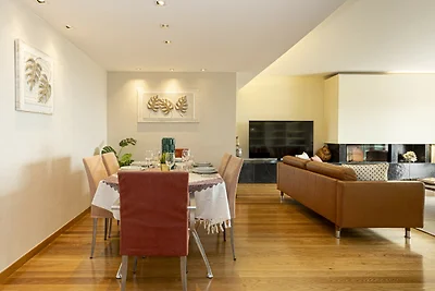 Estoril Queen's Apartment by CadenzaLux