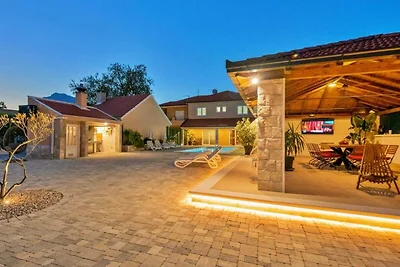 Villa Zara mit beheiztem Hydromassage-Pool