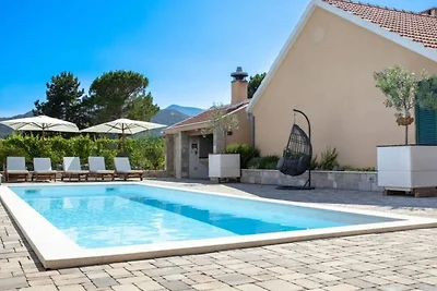 Villa Zara mit beheiztem Hydromassage-Pool