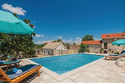 Buljanovi dvori mit privatem Pool