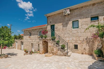 Buljanovi dvori mit privatem Pool