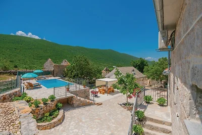 Buljanovi dvori mit privatem Pool