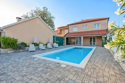 Villa Zara mit beheiztem Hydromassage-Pool