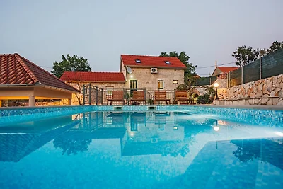 Buljanovi dvori mit privatem Pool