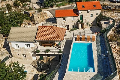 Buljanovi dvori mit privatem Pool