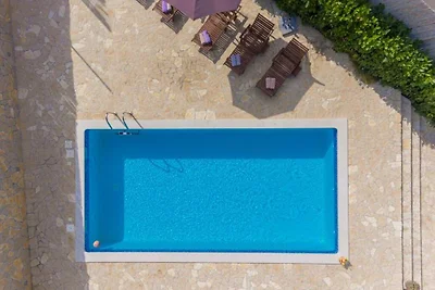 Navis mit privatem Pool