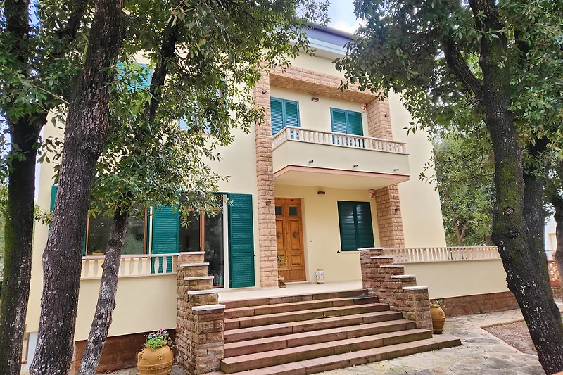 Hacienda mit Einfahrt im gepflegten Wohngebiet – Ihr Feriendomizil!