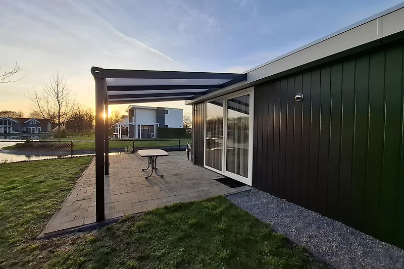 Sonnengeschützter Garten am Seerosenteich