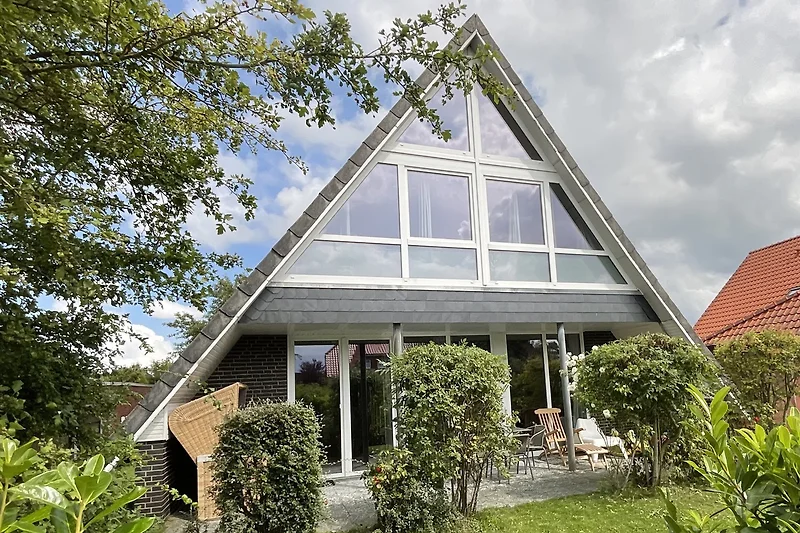 Außenansicht mit Garten