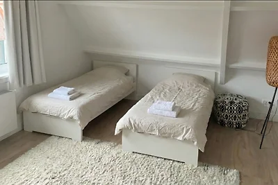 Moderne Landhausvilla nur 500 Meter vom Strand entfernt