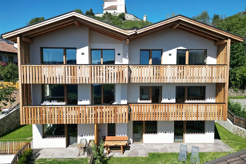 Balkon mit Blick ins Tal