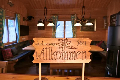 Gemütliches Jagdhaus „Bock auf Ruhe“ für 4 Personen in Braz, Vorarlberg – Urlaub im Klostertal mit Bergblick und Aussicht auf den Wasserfall