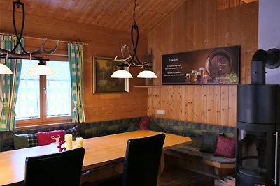 Gemütliches Jagdhaus „Bock auf Ruhe“ für 4 Personen in Braz, Vorarlberg – Urlaub im Klostertal mit Bergblick und Aussicht auf den Wasserfall