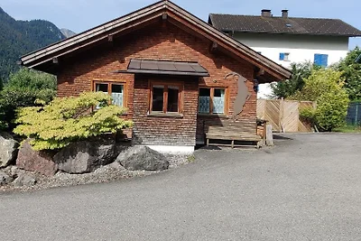 Gemütliches Jagdhaus „Bock auf Ruhe“ für 4 Personen in Braz, Vorarlberg – Urlaub im Klostertal mit Bergblick und Aussicht auf den Wasserfall