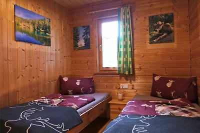 Gemütliches Jagdhaus „Bock auf Ruhe“ für 4 Personen in Braz, Vorarlberg – Urlaub im Klostertal mit Bergblick und Aussicht auf den Wasserfall