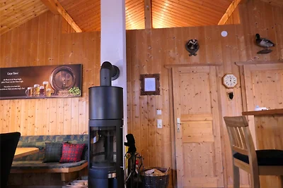 Gemütliches Jagdhaus „Bock auf Ruhe“ für 4 Personen in Braz, Vorarlberg – Urlaub im Klostertal mit Bergblick und Aussicht auf den Wasserfall