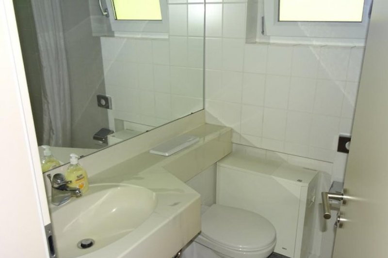 Badezimmer 1 mit Dusche und WC