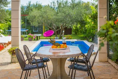 Villa Flora mit privatem Pool