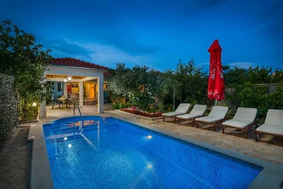 Villa Flora mit privatem Pool