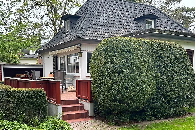 Huis met tuin en nette heggen