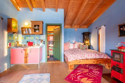 Blaues Stelzenhäuschen