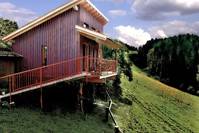 Blaues Stelzenhäuschen