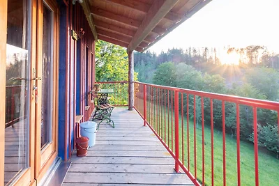 Blaues Stelzenhäuschen