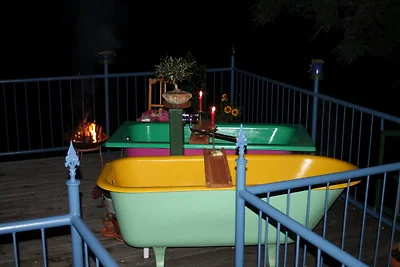 Blaues Stelzenhäuschen