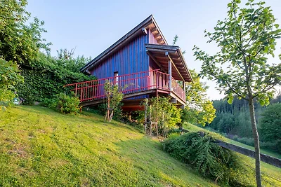 Blaues Stelzenhäuschen