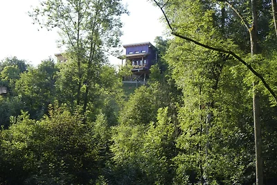 Blaues Stelzenhäuschen