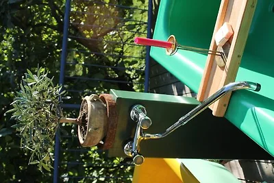 Blaues Stelzenhäuschen