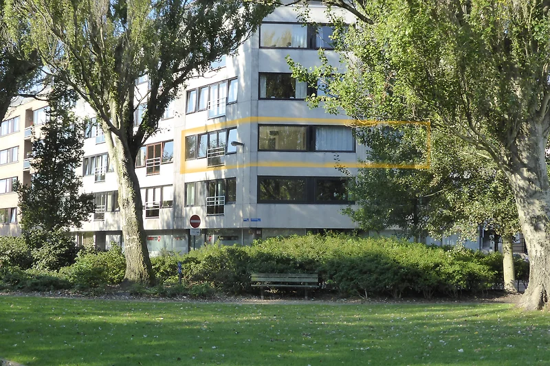 hoekappartement , tweede verdieping, bereikbaar via lift en trap