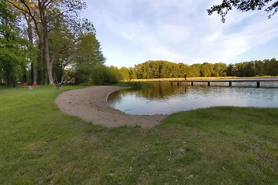 Oasi di giardino al lago balneabile