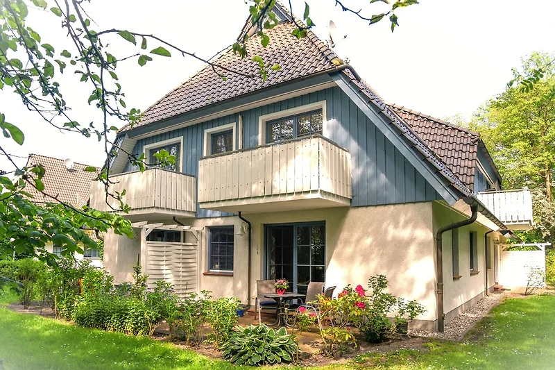 Buchenhain Terrasse mit viel Grünfläche