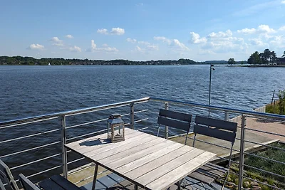 Wasserhaus - Steg - Bootsliegeplatz