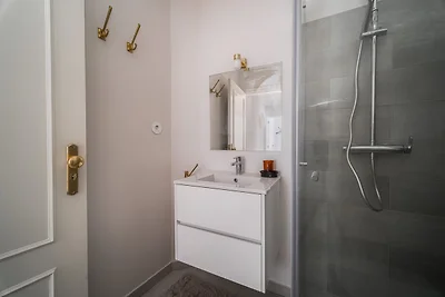 Nomad's By Sta Catarina Flats - 3BED Moments